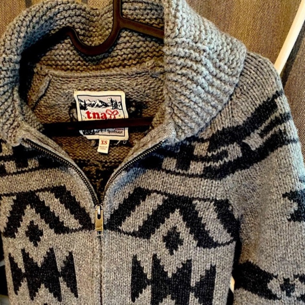Aritzia TNA Sea to Sky Aztec cabin cardigan in Grey/Black US XS - Picture 4 of 8